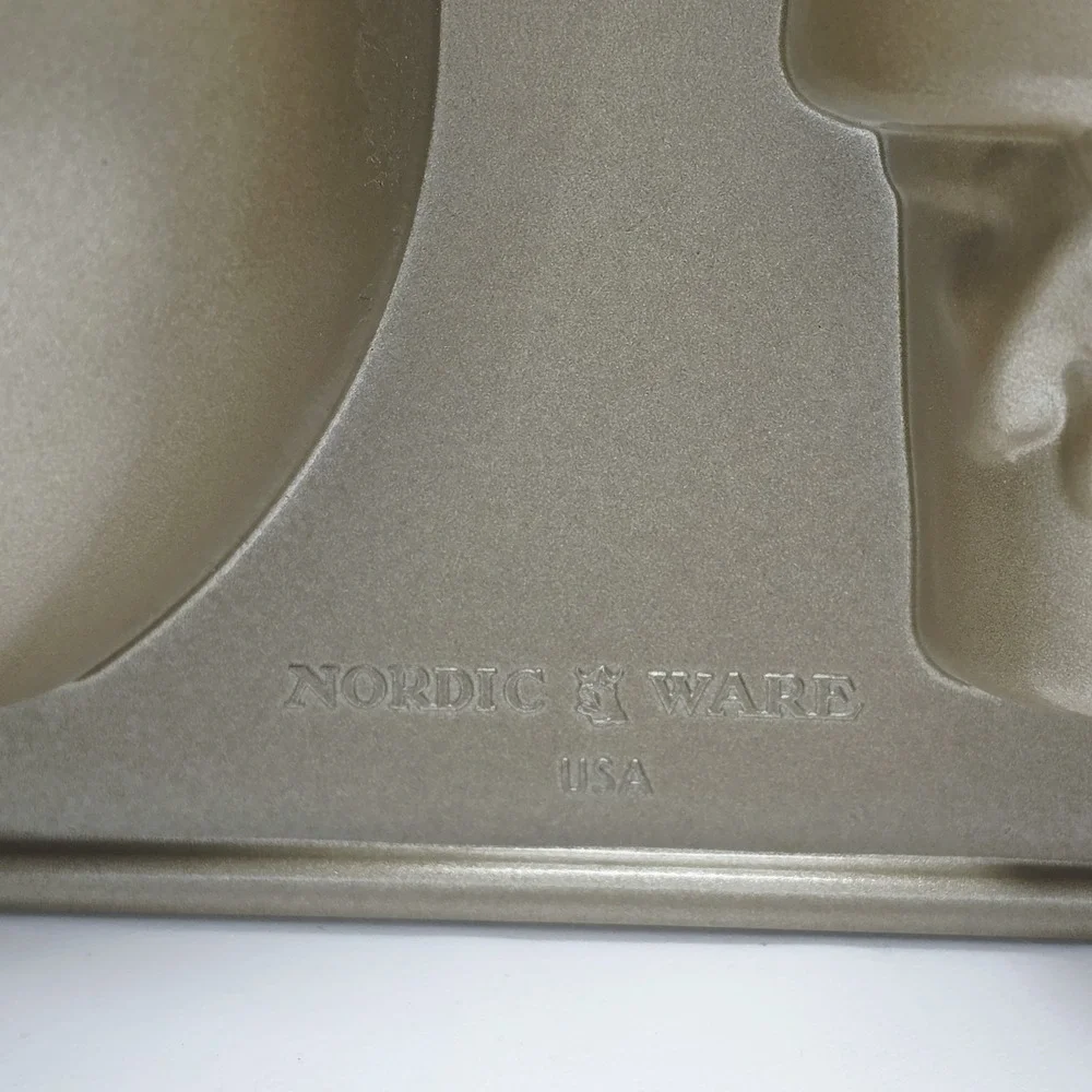 Nordic Ware 10 Cup 3D Snowman Cake Baking Pan Mold Cast Aluminum Made In USA